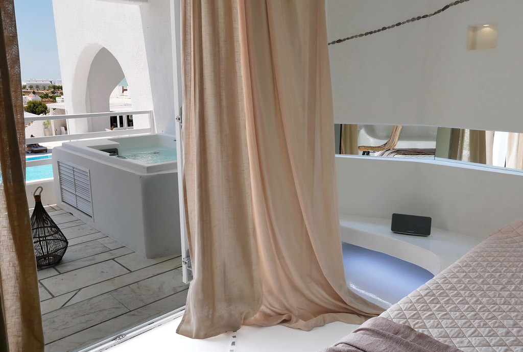 Cocoon Pool View Outdoor Jacuzzi