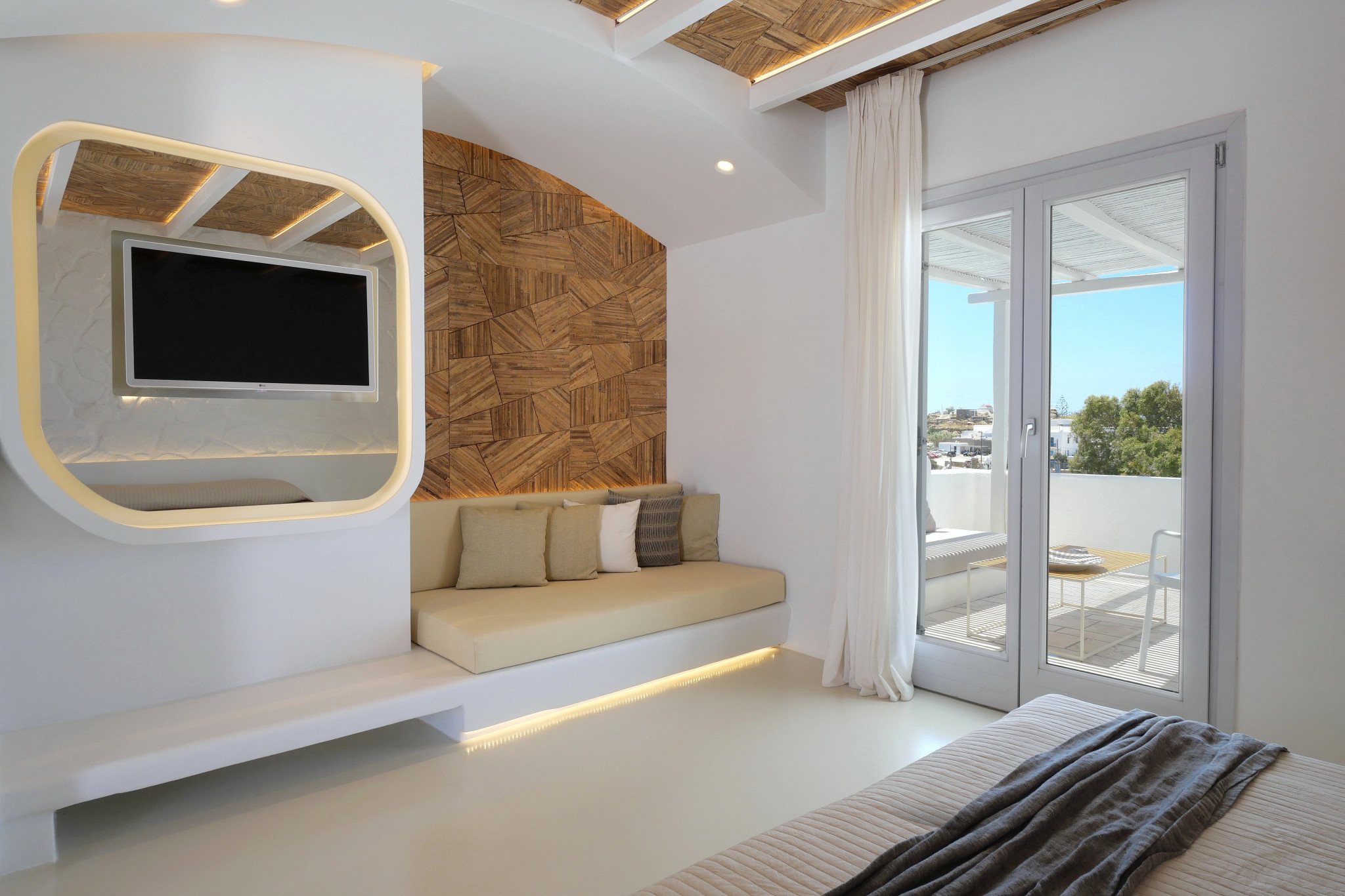 Superior pool view outdoor jacuzzi