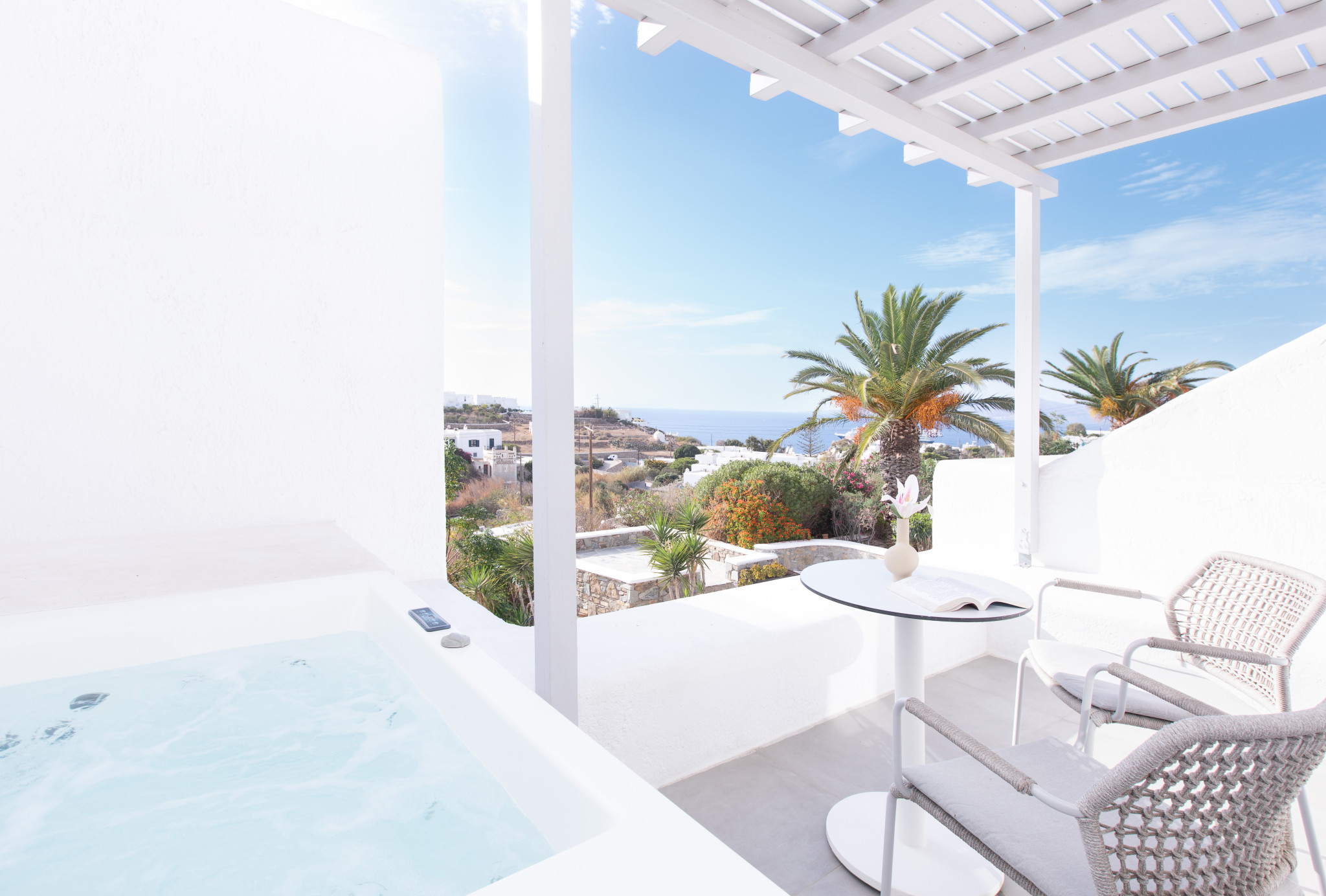 Cocoon Sea View Outdoor Jacuzzi